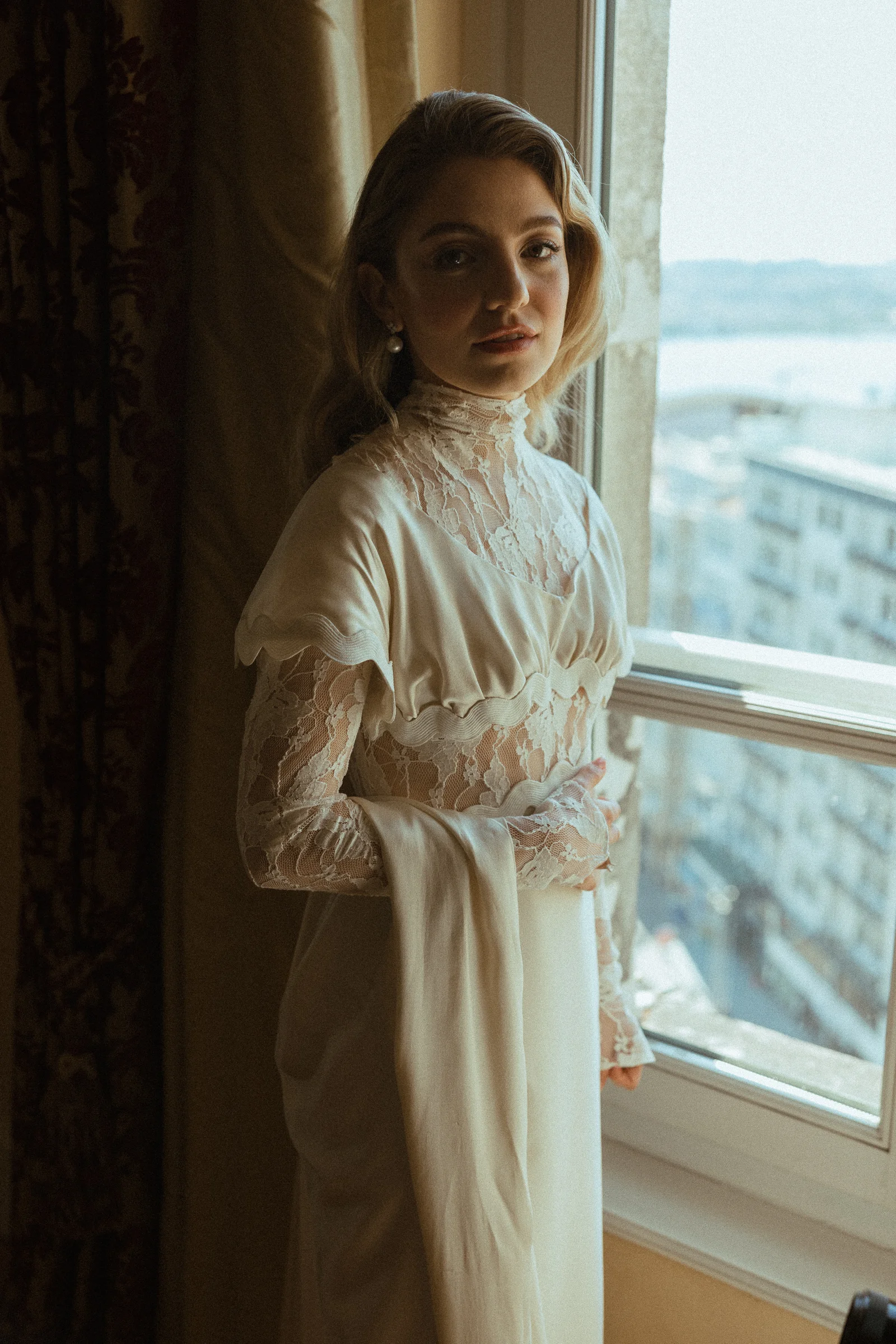 Bride and groom at Pera Palace Hotel İstanbul wedding