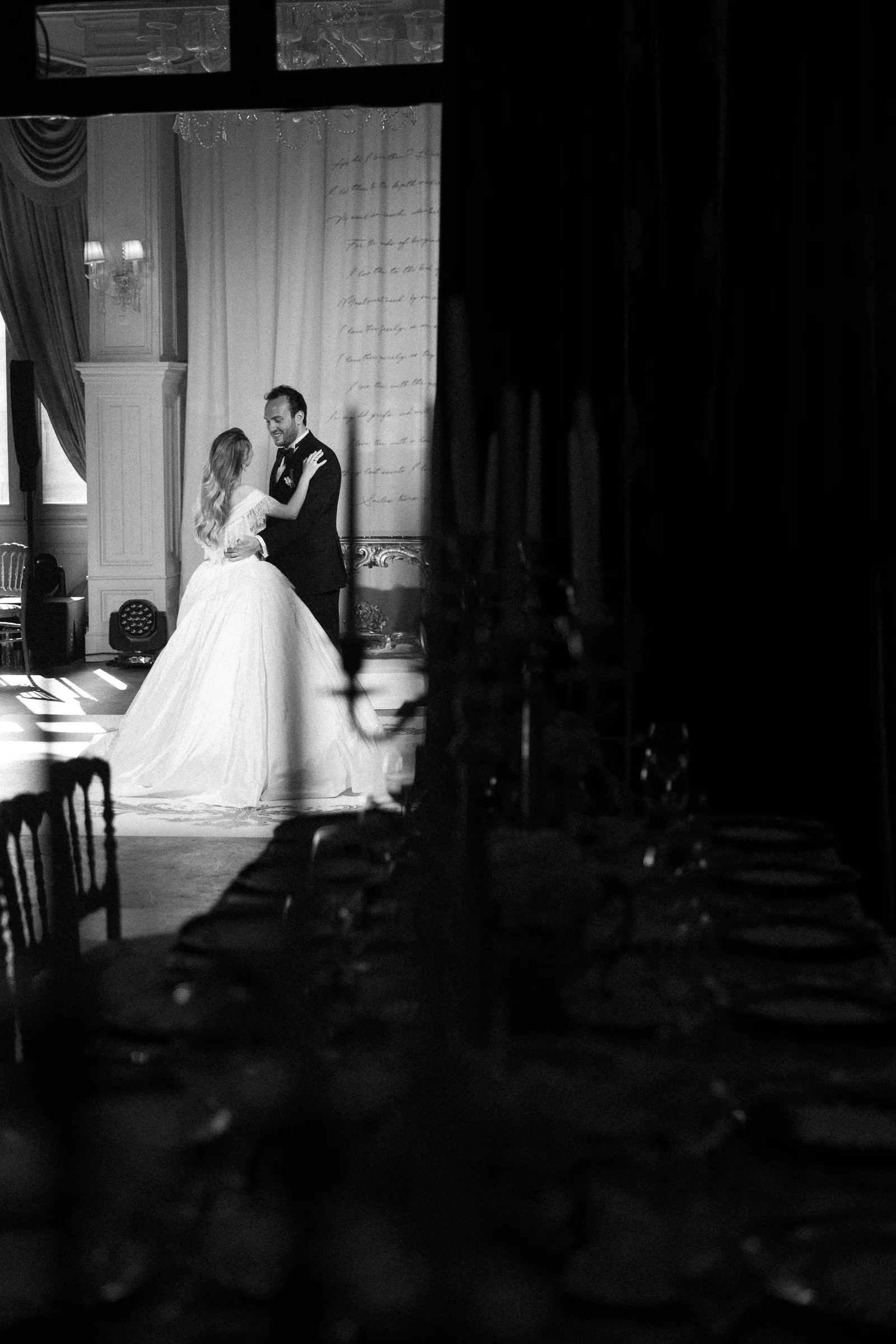 Intimate wedding moments at Pera Palace Hotel İstanbul