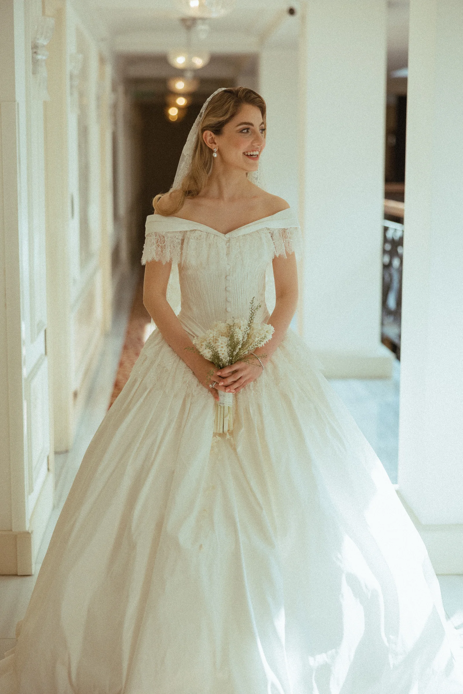 Candid wedding photography in İstanbul at Pera Palace Hotel