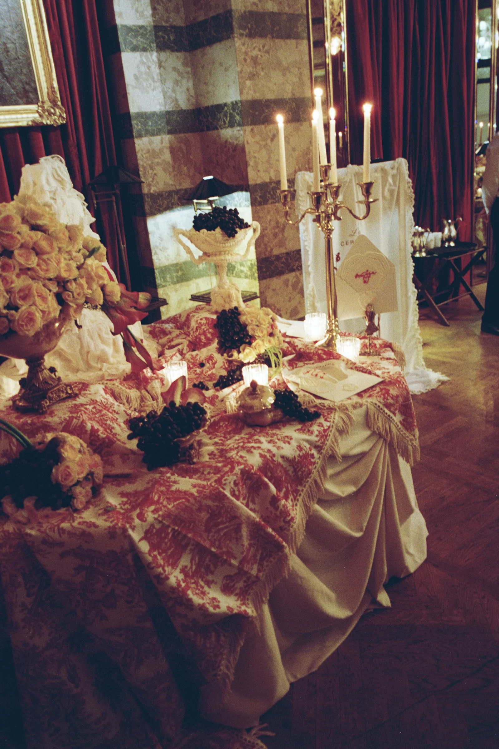 Candid wedding photography in İstanbul at Pera Palace Hotel