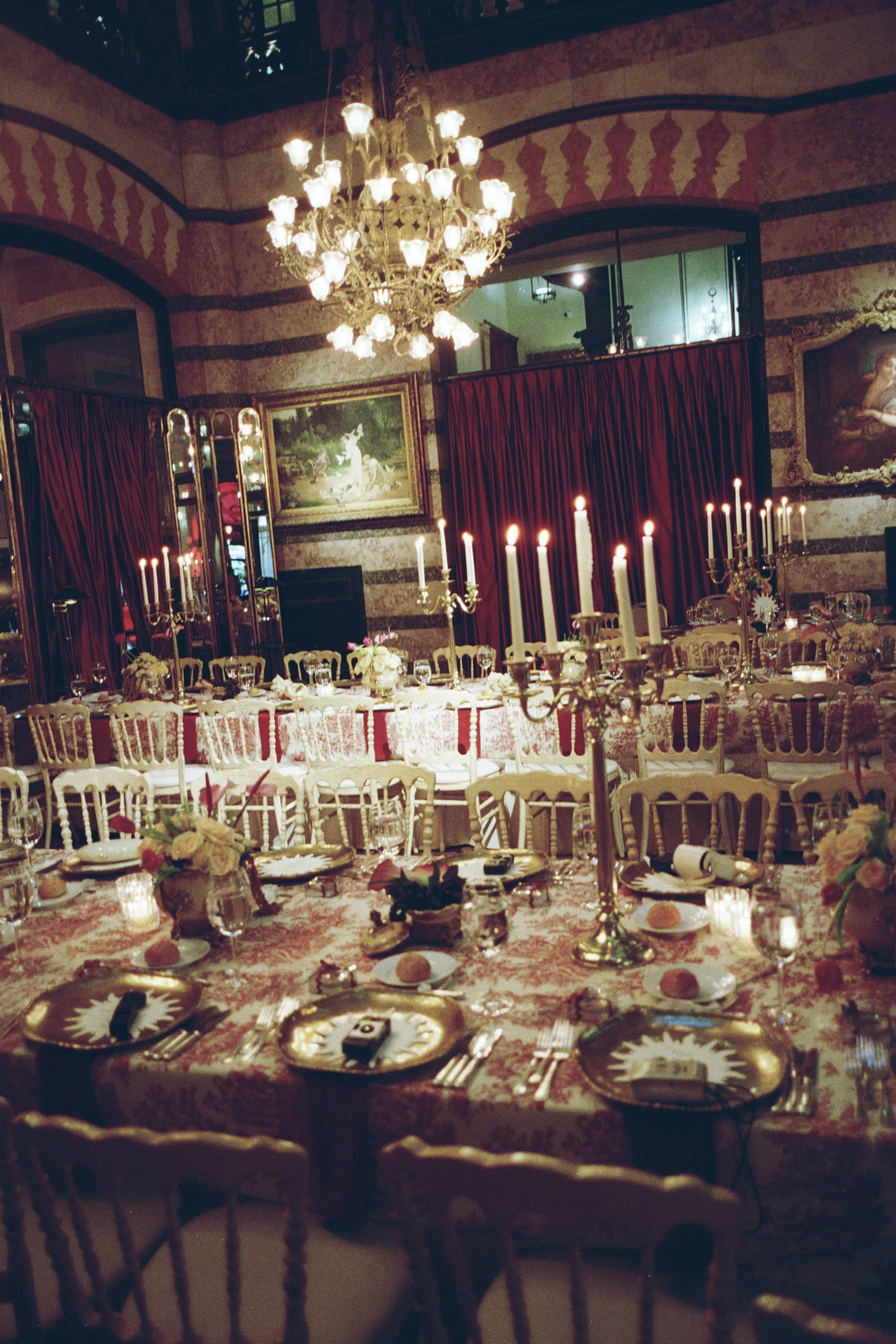Modern and stylish wedding at Pera Palace Hotel İstanbul