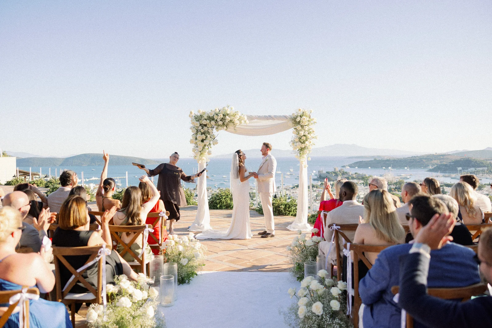 The couple at the arch with Bodrum bay behind, The Marmara Bodrum