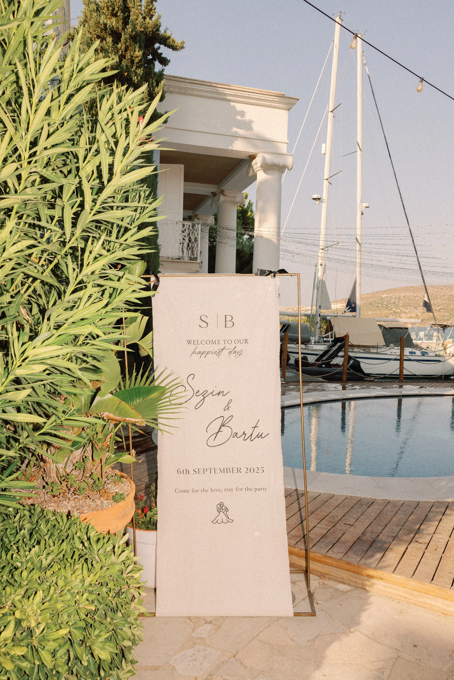 Çeşme ve Alaçatı'da lüks düğün fotoğrafçılığı — Dilaila Beach ve Port Alaçatı Hotel