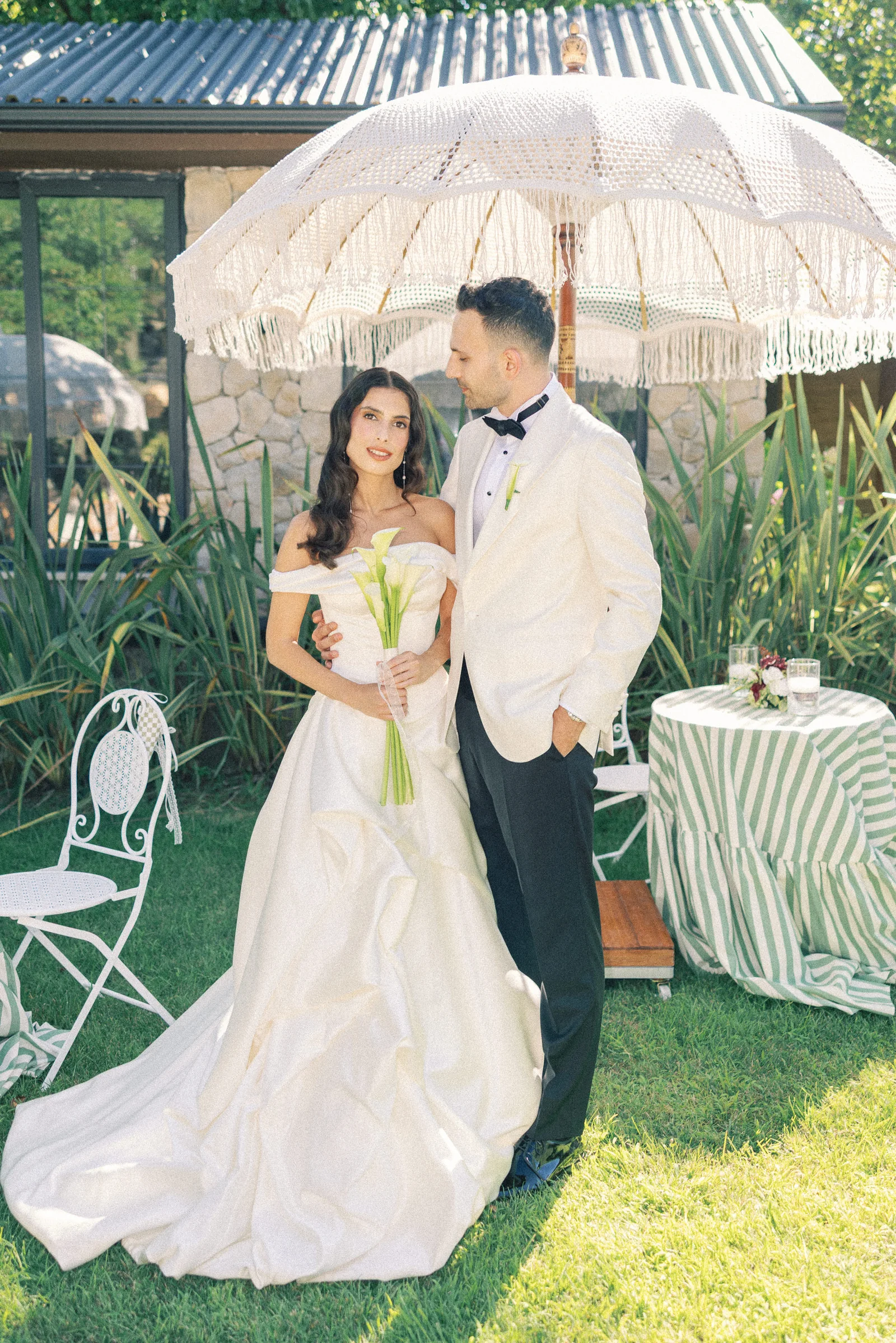 Bride and groom under a parasol at Kalea Place İstanbul