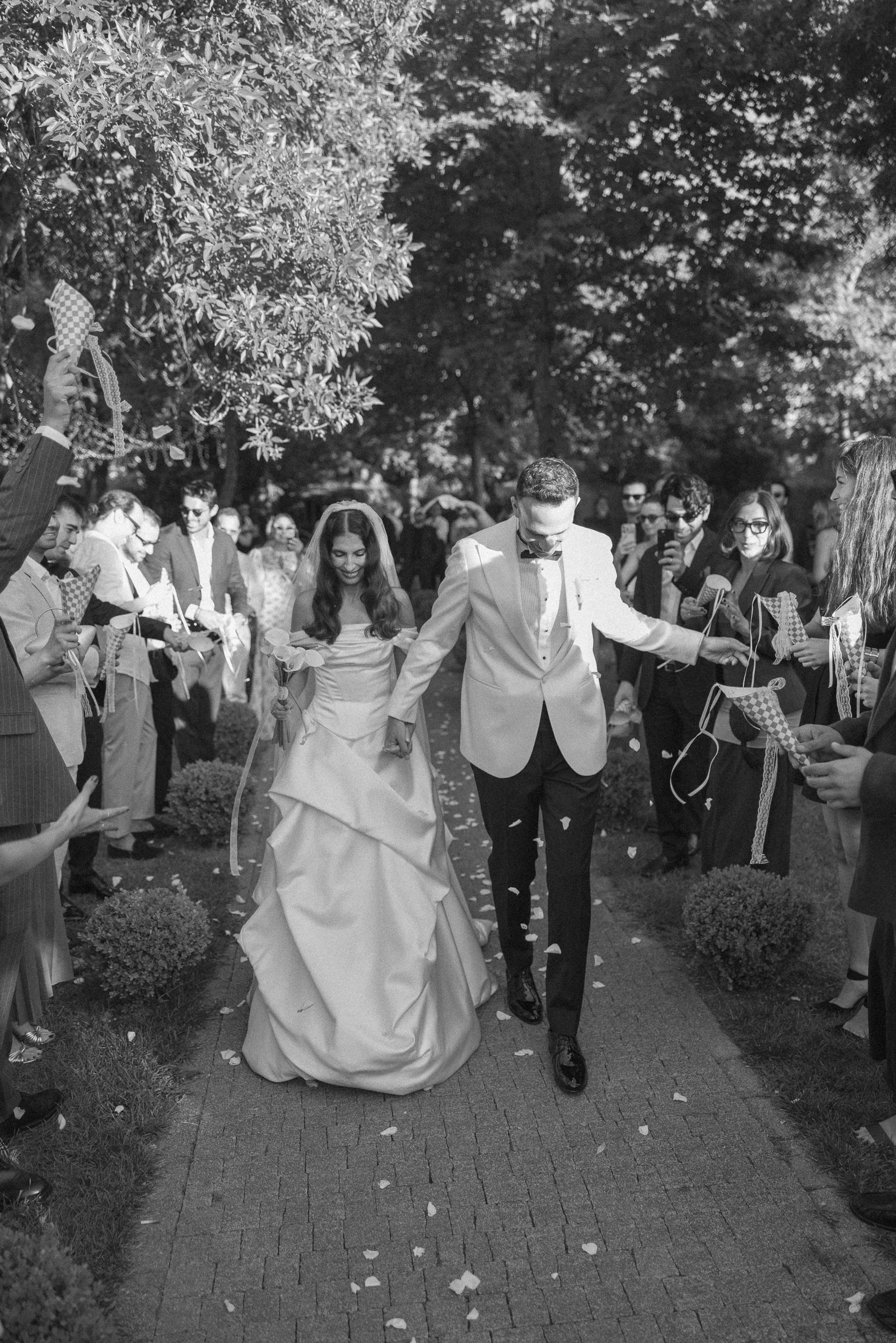 Recessional with confetti, Kalea Place İstanbul wedding
