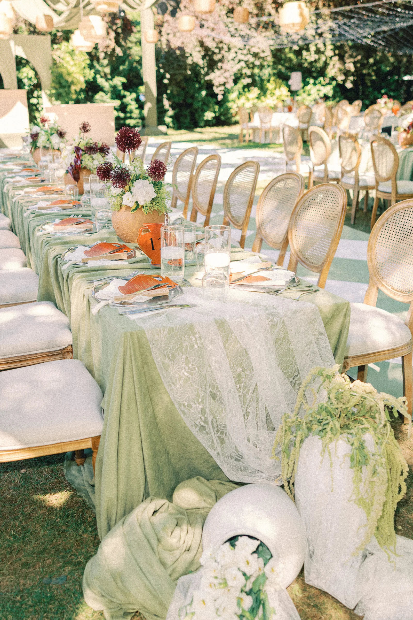 Long dinner table under the trees, Kalea Place İstanbul