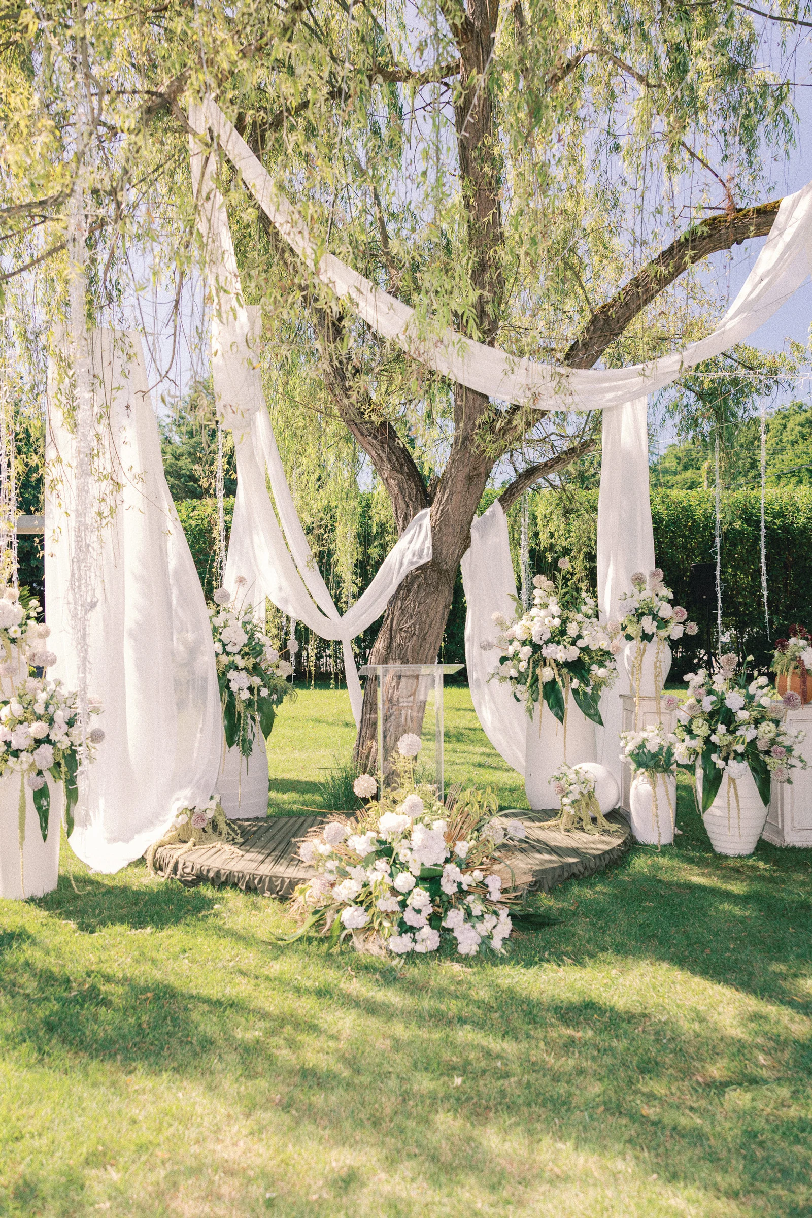 Ceremony arch beneath the trees at Kalea Place İstanbul